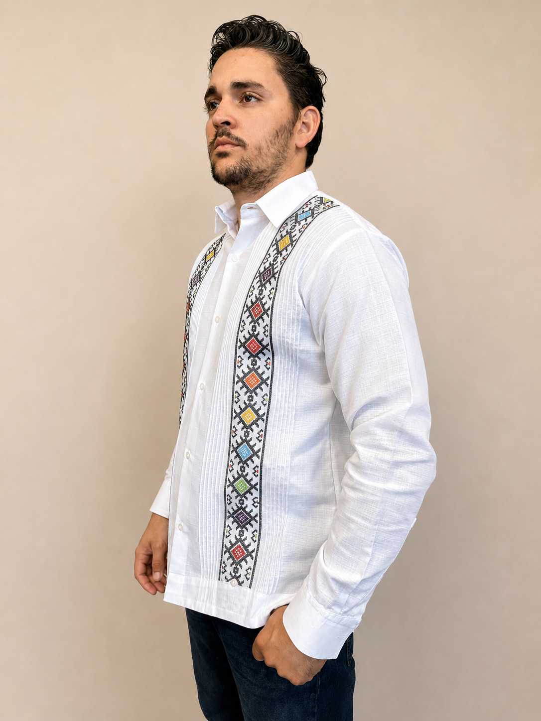 Guayabera Hombre Bordado Geométrico Multicolor Blanca